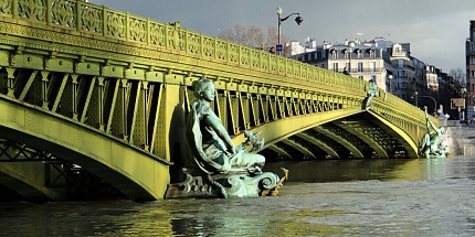 Etat Libre d'Orange посвятили Sous Le Pont Mirabeau Парижу