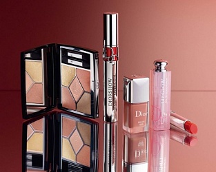 Осенняя коллекция макияжа Dior in Rouge Makeup Collection Fall 2022