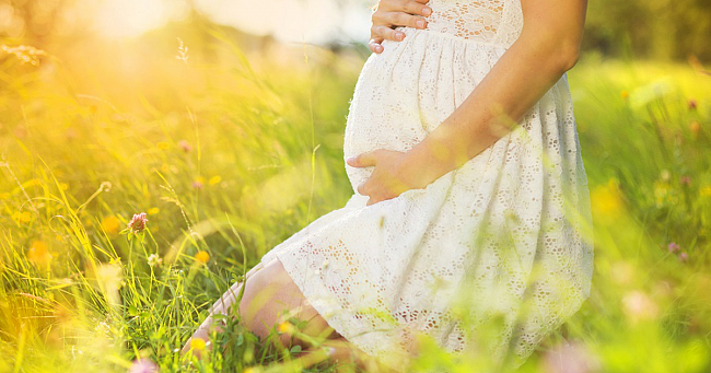 Платья для беременных: выбираем красивую и комфортную модель